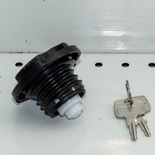 Τάπα βενζίνης με κλειδί